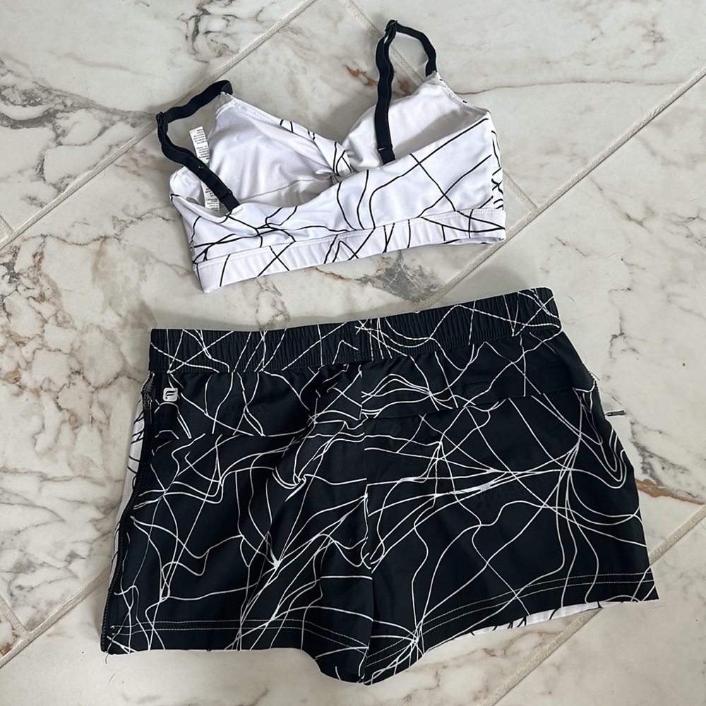 Fabletics matching shorts Small and sports bra XS set Black and White - Picture 2 of 4